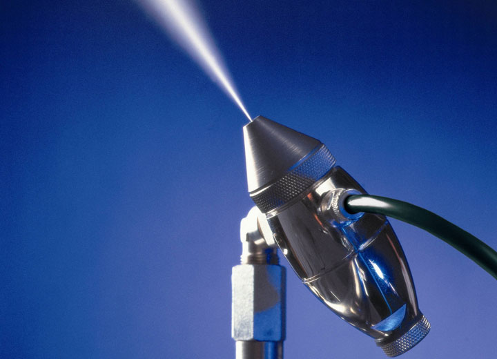 An internal pin prevents blockages at the nozzle. This and the use of compressed air, provides robust operation, even in very dusty industrial areas
