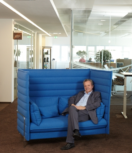 Air humidification in customer service