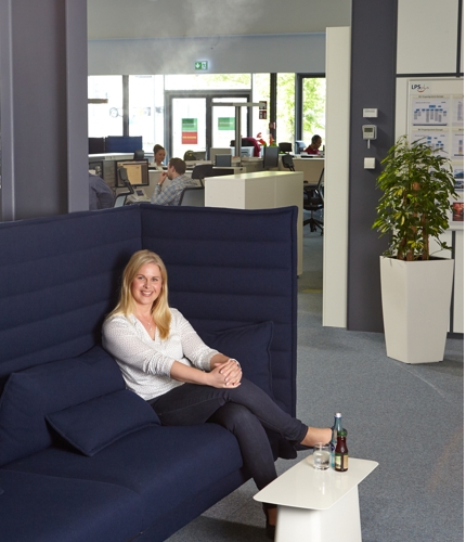 Air humidification in the office by Leoni