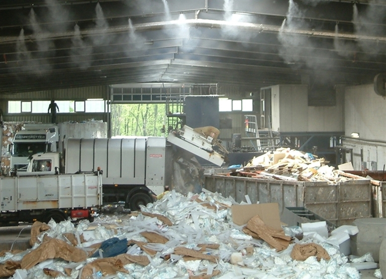 Air humidification for dust suppression